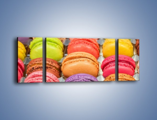 Obraz na płótnie – Słodkie babeczki w kolorach tęczy – trzyczęściowy JN458W5