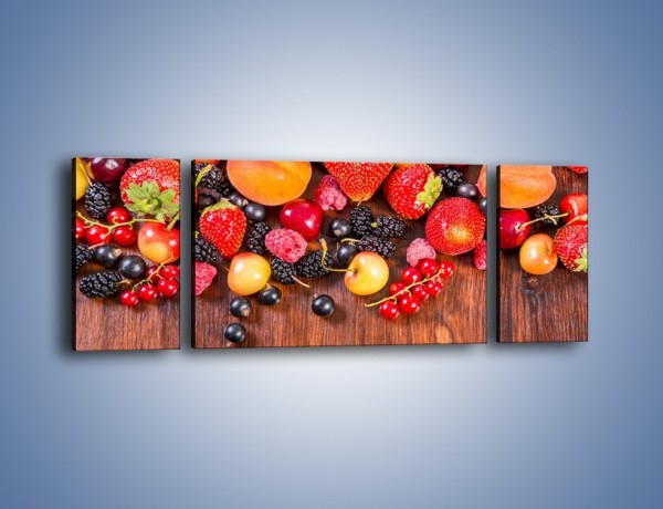 Obraz na płótnie – Stół do polowy wypełniony owocami – trzyczęściowy JN721W5