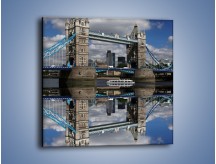 Obraz na płótnie – Tower Bridge w lustrzanym odbiciu wody – jednoczęściowy kwadratowy AM084