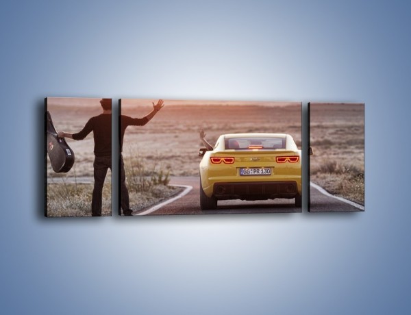 Obraz na płótnie – Chevrolet Camaro na pustynnej drodze – trzyczęściowy TM080W5