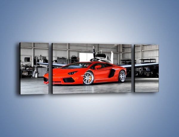 Obraz na płótnie – Lamborghini Aventador w hangarze – trzyczęściowy TM191W5