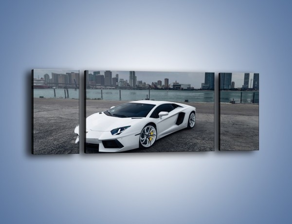 Obraz na płótnie – Lamborghini Aventador na tle miasta – trzyczęściowy TM197W5
