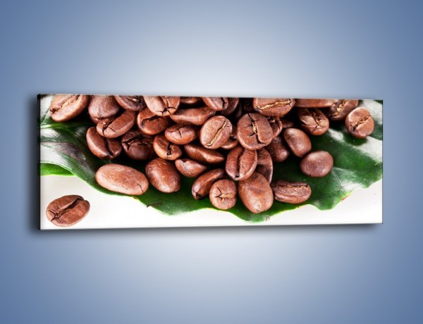 Obraz na płótnie – Ziarna kawy na liściu – jednoczęściowy panoramiczny JN419