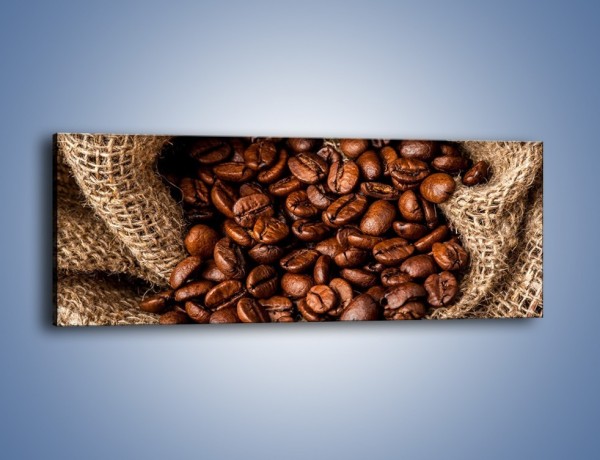 Obraz na płótnie – Ziarna kawy schowane w ciemnym worku – jednoczęściowy panoramiczny JN660