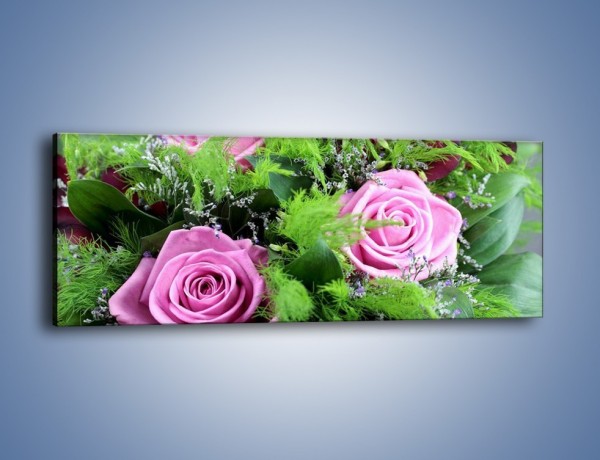 Obraz na płótnie – Bukiet róż wypełniony trawką – jednoczęściowy panoramiczny K068
