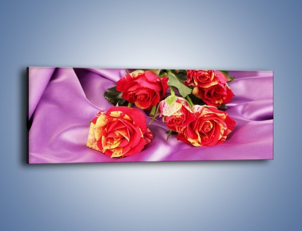 Obraz na płótnie – Błogi odpoczynek z różą – jednoczęściowy panoramiczny K251