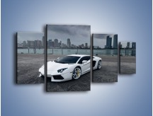 Obraz na płótnie – Lamborghini Aventador na tle miasta – czteroczęściowy TM197W4