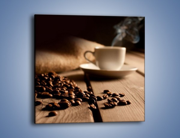 Obraz na płótnie – Ziarna kawy na drewnianym stole – jednoczęściowy kwadratowy JN457