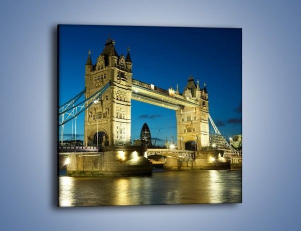 Obraz na płótnie – Tower Bridge wieczorową porą – jednoczęściowy kwadratowy AM159