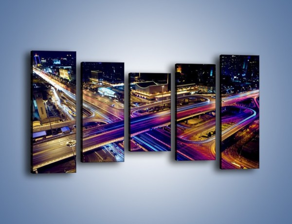Obraz na płótnie – Skrzyżowanie autostrad nocą w ruchu – pięcioczęściowy AM087W2