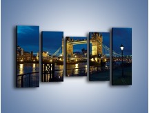 Obraz na płótnie – Tower Bridge w świetle nocnych lamp – pięcioczęściowy AM210W2