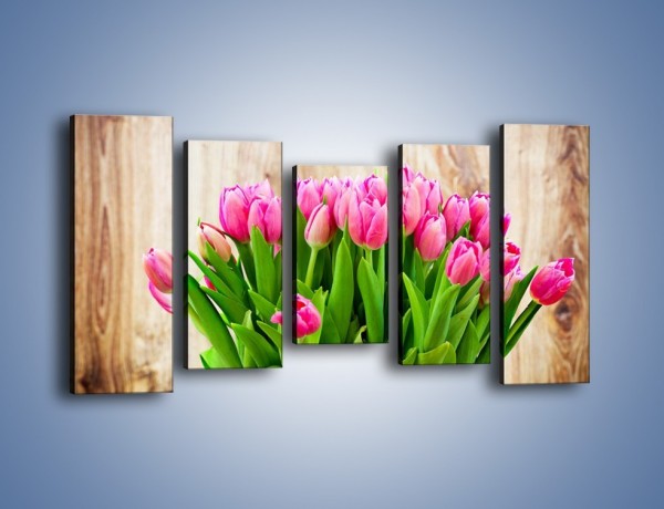 Obraz na płótnie – Różowe tulipany na drewnianym stole – pięcioczęściowy K937W2