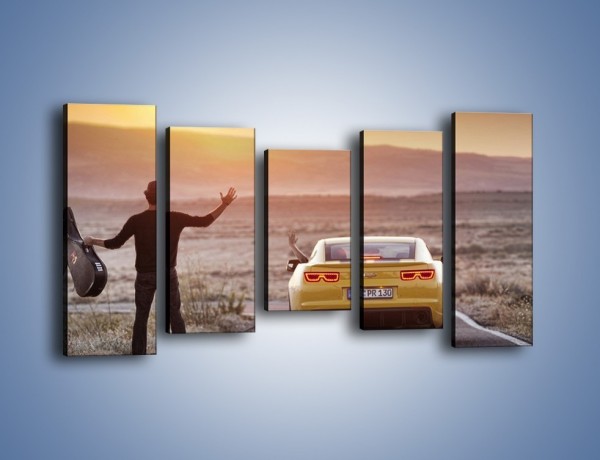 Obraz na płótnie – Chevrolet Camaro na pustynnej drodze – pięcioczęściowy TM080W2