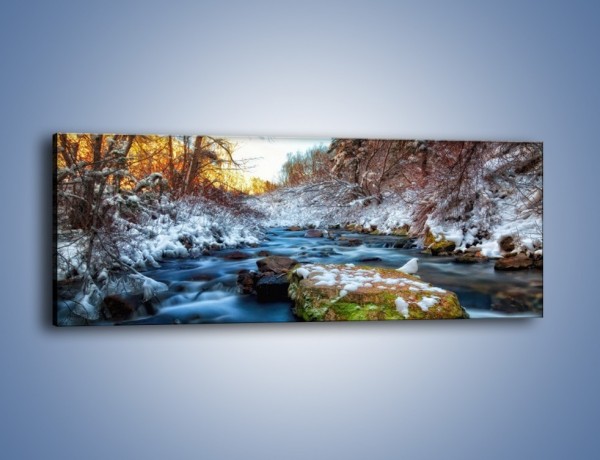 Obraz na płótnie – Resztki zimy w wodospadzie – jednoczęściowy panoramiczny KN1066