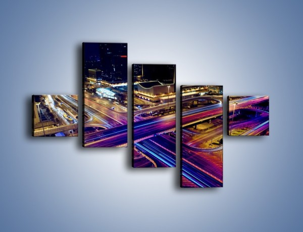 Obraz na płótnie – Skrzyżowanie autostrad nocą w ruchu – pięcioczęściowy AM087W3