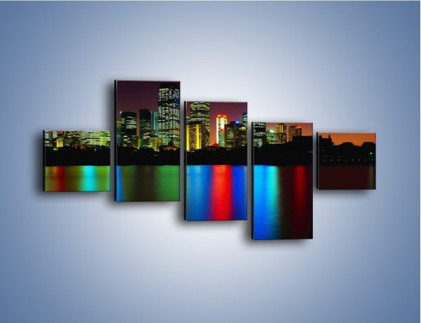 Obraz na płótnie – Odbicie kolorowych świateł miasta w wodzie – pięcioczęściowy AM146W3