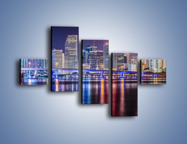 Obraz na płótnie – Światla Miami w odbiciu wód Biscayne Bay – pięcioczęściowy AM813W3