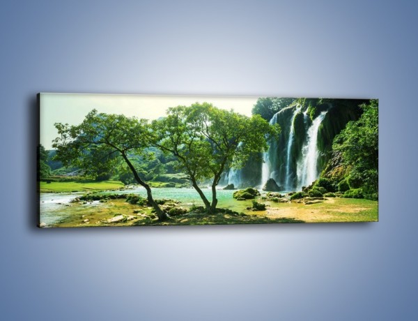 Obraz na płótnie – Łąka prosto do wodospadu – jednoczęściowy panoramiczny KN1098