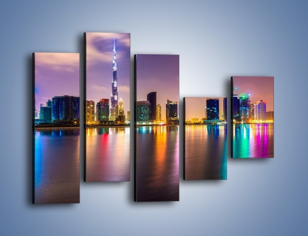 Obraz na płótnie – Światła Dubaju odbite w wodzie – pięcioczęściowy AM761W4