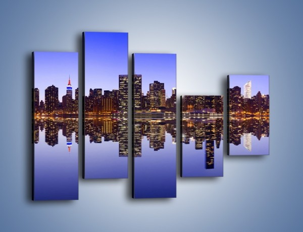 Obraz na płótnie – Panorama Manhattanu w odbiciu wody – pięcioczęściowy AM798W4