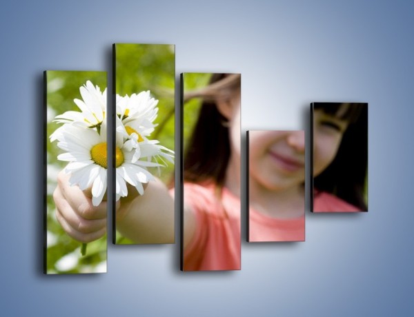 Obraz na płótnie – Kwiatki od małej dziewczynki – pięcioczęściowy L255W4
