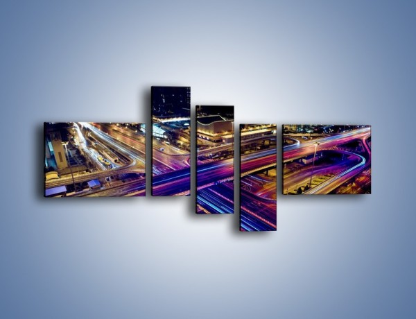 Obraz na płótnie – Skrzyżowanie autostrad nocą w ruchu – pięcioczęściowy AM087W5