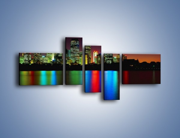 Obraz na płótnie – Odbicie kolorowych świateł miasta w wodzie – pięcioczęściowy AM146W5