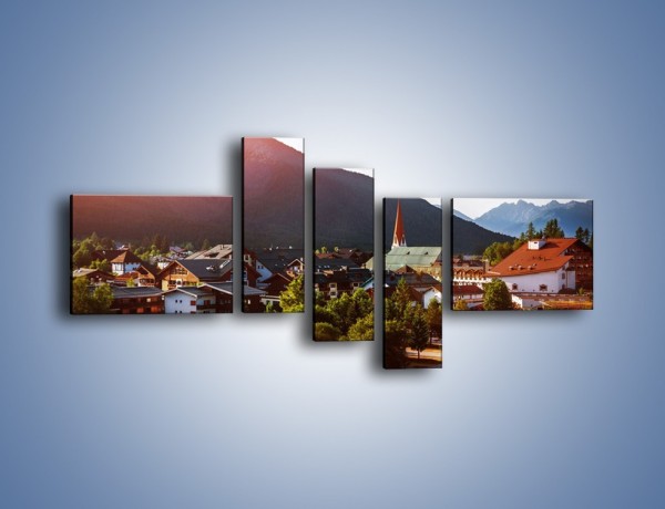 Obraz na płótnie – Austryjackie miasteczko u podnóży gór – pięcioczęściowy AM496W5