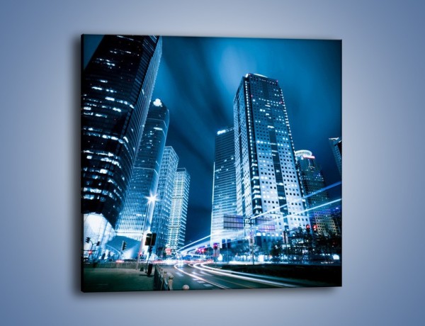 Obraz na płótnie – Wieżowce w mieście nocą – jednoczęściowy kwadratowy AM216