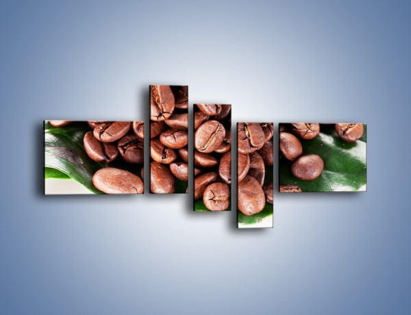 Obraz na płótnie – Ziarna kawy na liściu – pięcioczęściowy JN419W5
