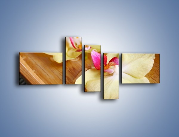 Obraz na płótnie – Drewniana łódeczka z kwiatami – pięcioczęściowy K1024W5