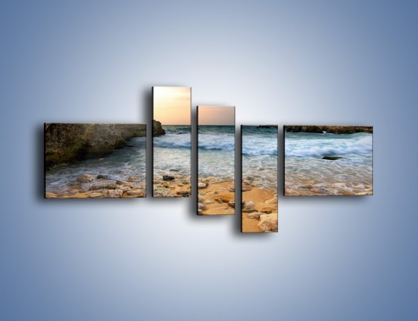 Obraz na płótnie – Kamienista plaża o poranku – pięcioczęściowy KN043W5