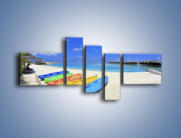 Obraz na płótnie – Rajska wyspa i kolorowe kajaki – pięcioczęściowy KN1102AW5