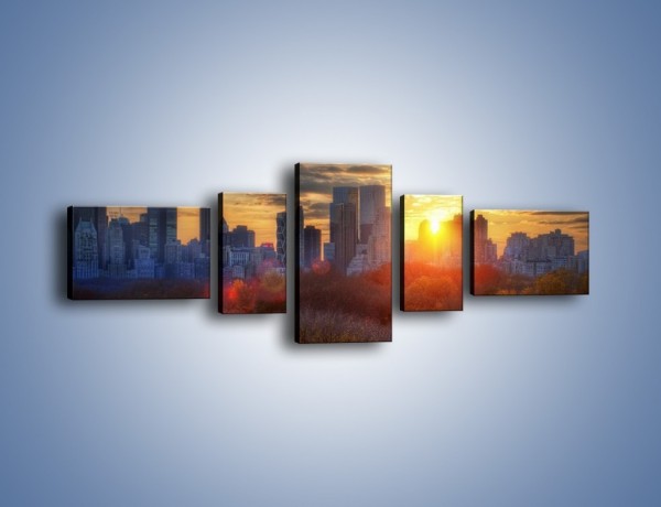 Obraz na płótnie – Wschód słońca nad miastem – pięcioczęściowy AM318W6