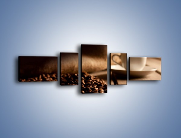 Obraz na płótnie – Ziarna kawy na drewnianym stole – pięcioczęściowy JN457W6