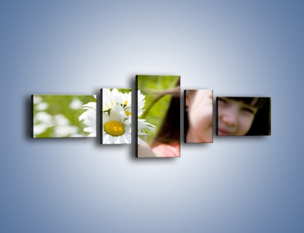 Obraz na płótnie – Kwiatki od małej dziewczynki – pięcioczęściowy L255W6