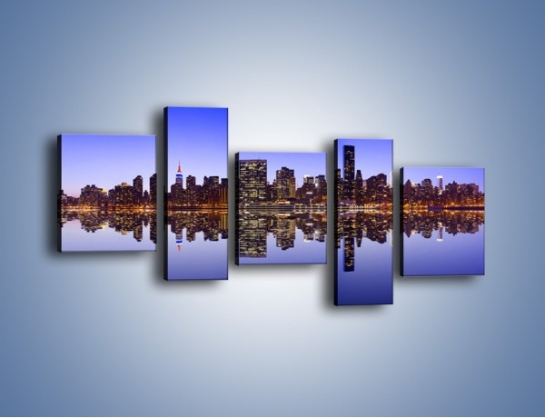 Obraz na płótnie – Panorama Manhattanu w odbiciu wody – pięcioczęściowy AM798W7