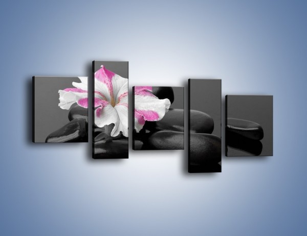 Obraz na płótnie – Czarna tafla z kwiatem – pięcioczęściowy K520W7