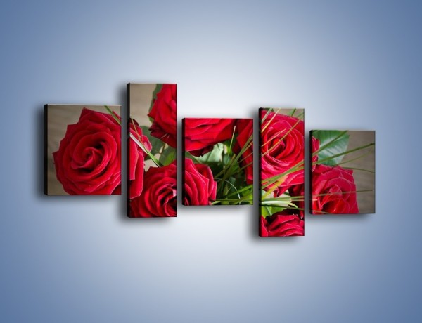 Obraz na płótnie – Pospolita wiązanka z róż – pięcioczęściowy K864W7