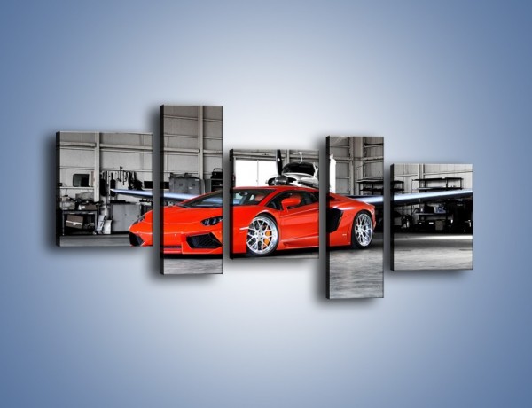 Obraz na płótnie – Lamborghini Aventador w hangarze – pięcioczęściowy TM191W7