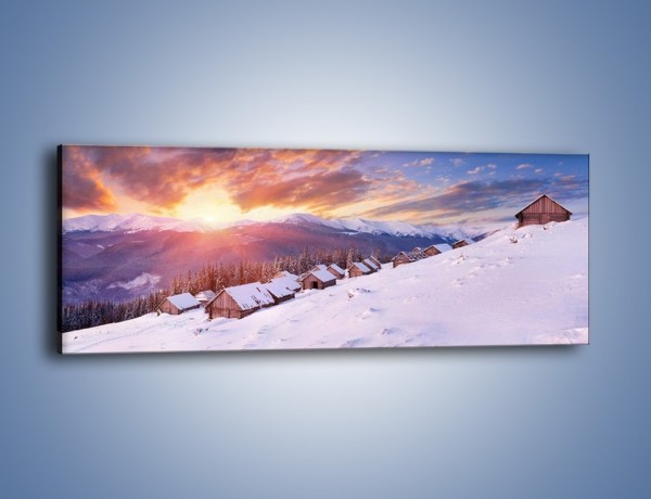 Obraz na płótnie – Chatka w śnieżnym dywanie – jednoczęściowy panoramiczny KN725