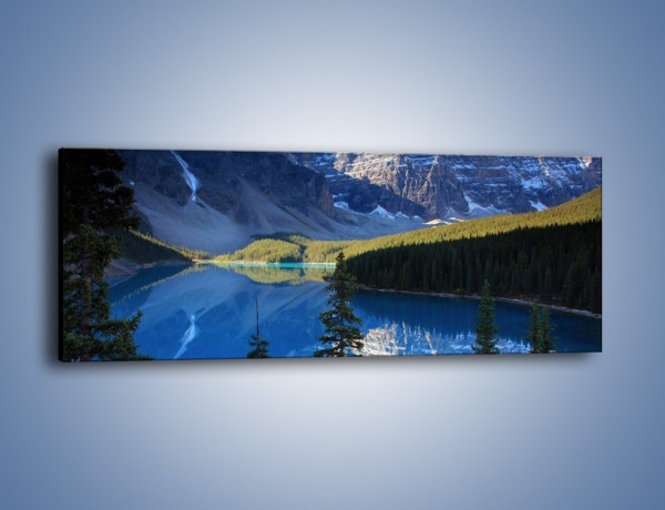 Obraz na płótnie – Wodne lustro i góry – jednoczęściowy panoramiczny KN731