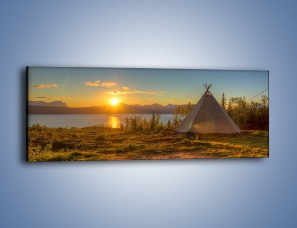 Obraz na płótnie – Namiot na polanie – jednoczęściowy panoramiczny KN818