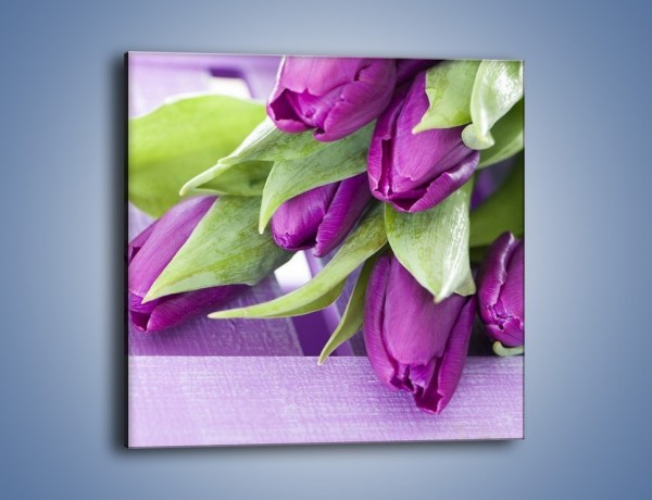 Obraz na płótnie – Tulipany na ogrodowym stole – jednoczęściowy kwadratowy K439