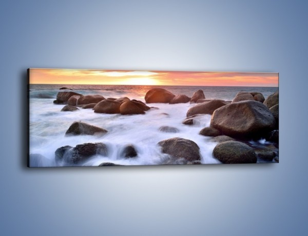 Obraz na płótnie – Kamienie zatopione w morzu – jednoczęściowy panoramiczny KN930