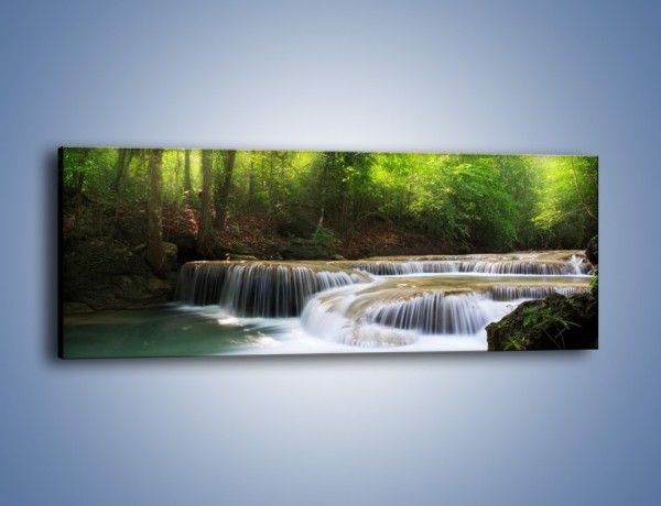 Obraz na płótnie – Niski niegroźny wodospad – jednoczęściowy panoramiczny KN996