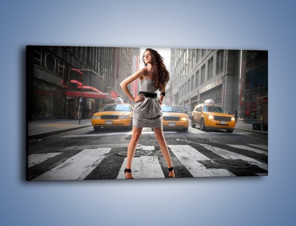 Obraz na płótnie – Kobieta czy taksówki – jednoczęściowy panoramiczny L274