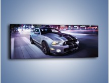 Obraz na płótnie – Ford Mustang Shelby GT500 na ulicy – jednoczęściowy panoramiczny TM120