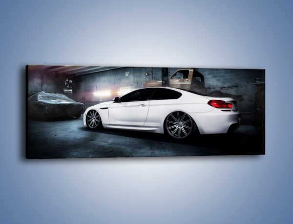 Obraz na płótnie – BMW M6 F13 w garażu – jednoczęściowy panoramiczny TM165