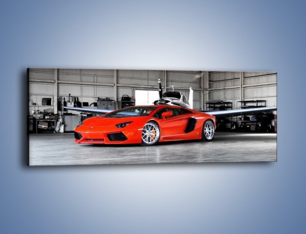 Obraz na płótnie – Lamborghini Aventador w hangarze – jednoczęściowy panoramiczny TM191